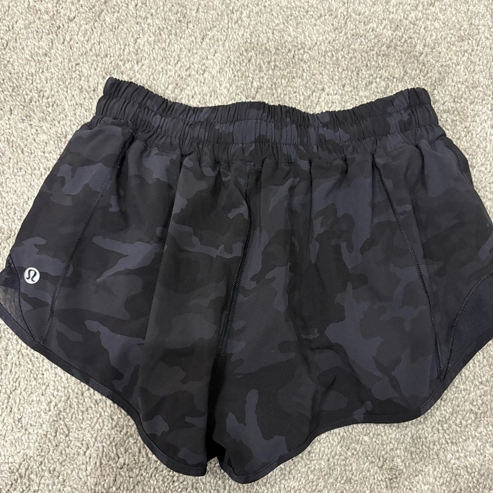 lululemon athletica Black Camo hottty hot shorts